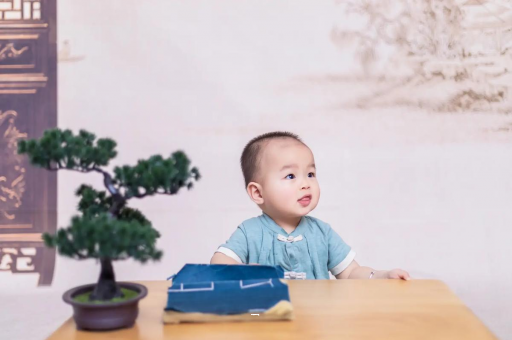 深圳几个月宝宝不吐奶 深圳几个月宝宝不吐奶